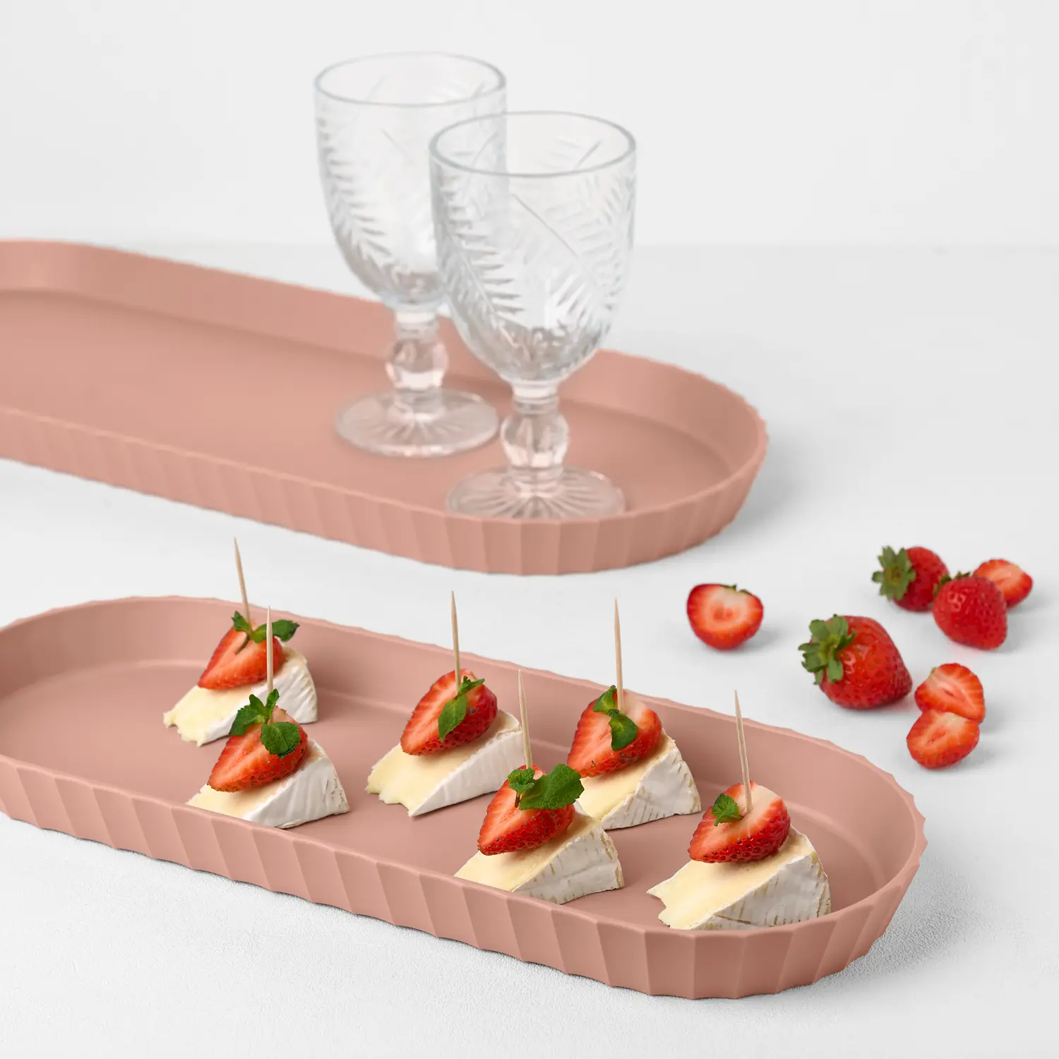 Blim Plus Minerva in Pink Sand: tray with cheese and strawberries served with toothpicks