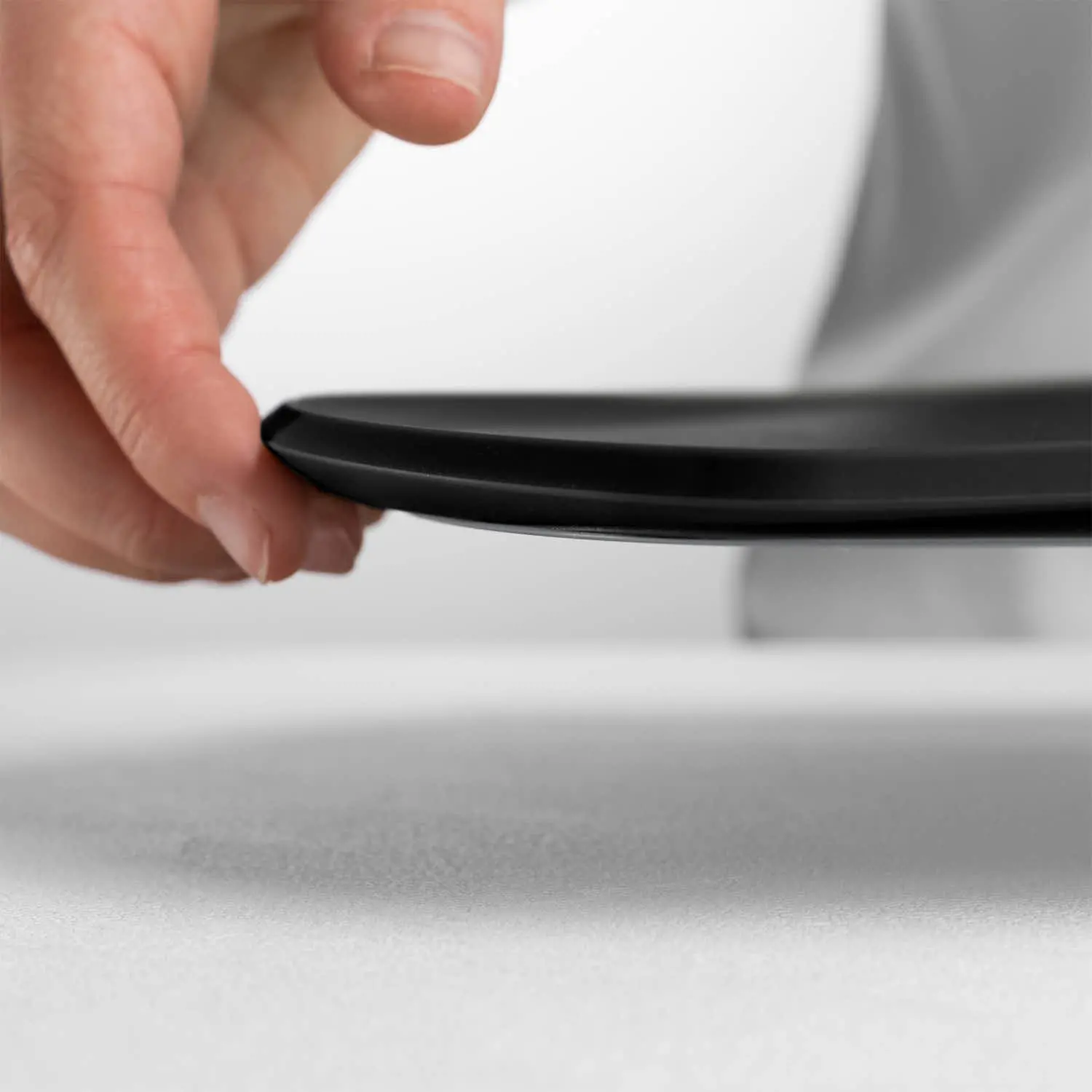 Skateboard Blim Plus: tagliere ergonomico in colorazione Carbon Black leggero e maneggevole