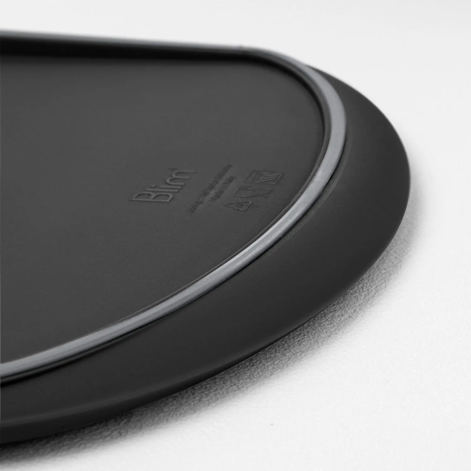 Skateboard Blim Plus: tagliere ergonomico in colorazione Carbon Black con base stabile e inserto in gomma antiscivolo