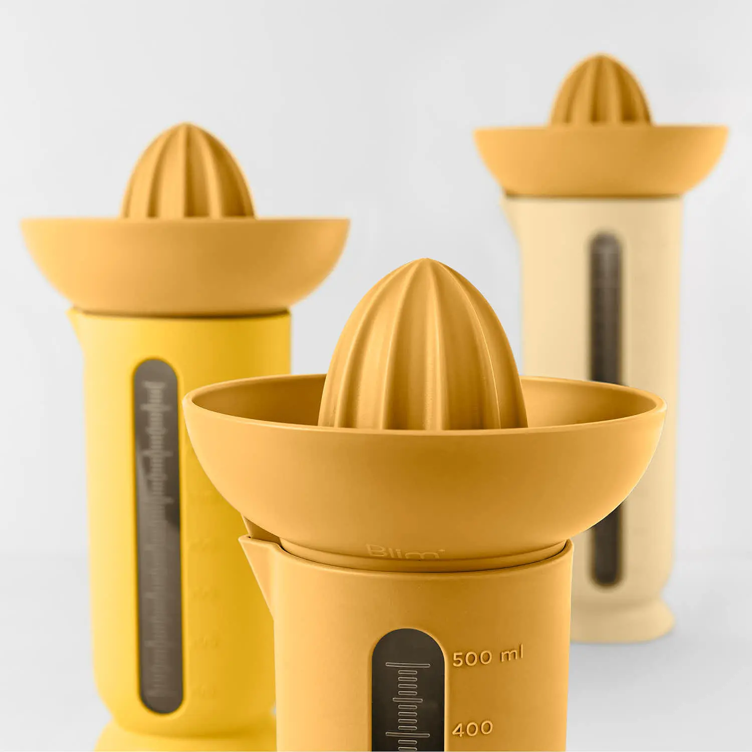 Ufo Blim Plus: 3 citrus juicers with graduated carafe, Desert color